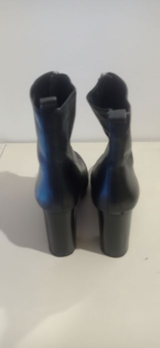 Botines negros tacón Zara T.40