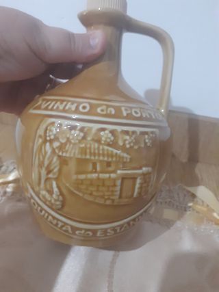 Bottiglia in ceramica .