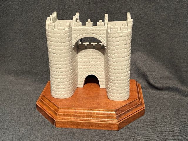 Adorno Muralla Avila