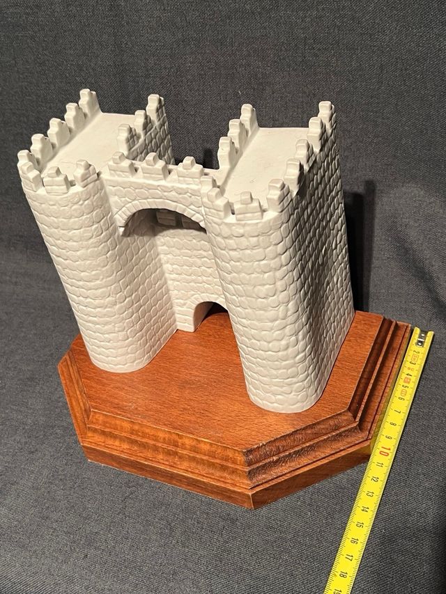 Adorno Muralla Avila