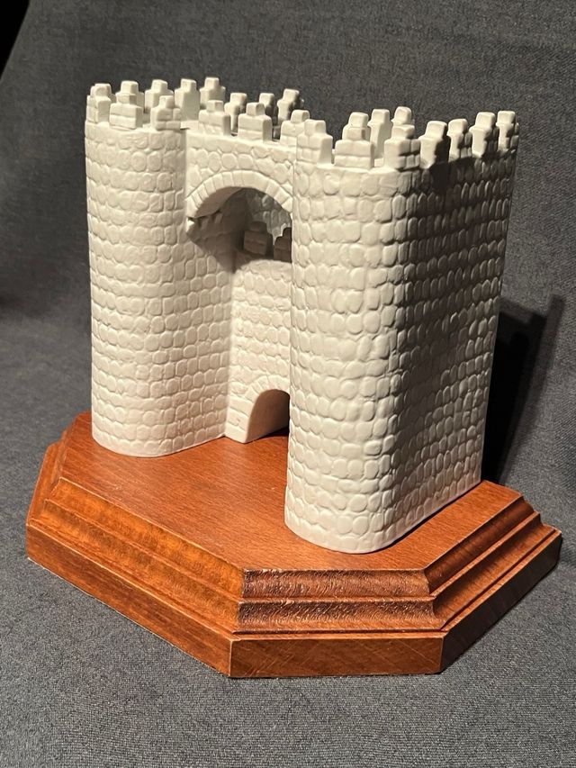 Adorno Muralla Avila