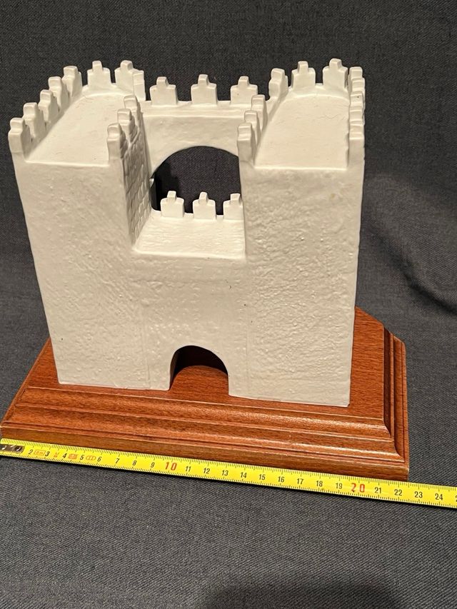 Adorno Muralla Avila