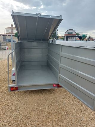 Remolque cerrado de un eje