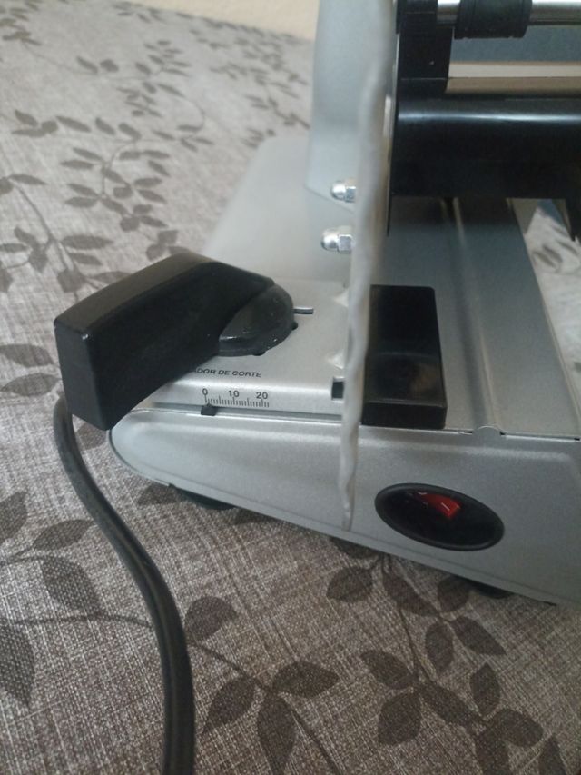 CORTADORA DE FIAMBRES ELÉCTRICA