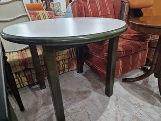 Mesa redonda de madera blanco verde