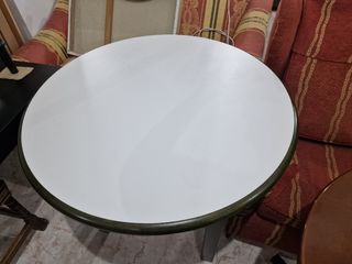 Mesa redonda de madera blanco verde