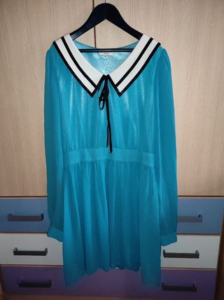 Vestido Kling azul con cuello blanco