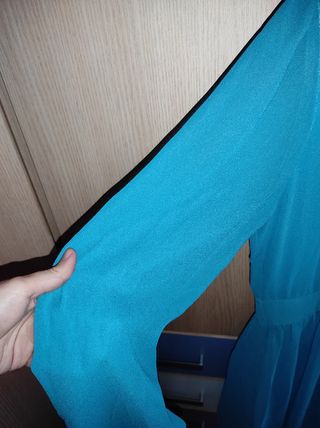 Vestido Kling azul con cuello blanco