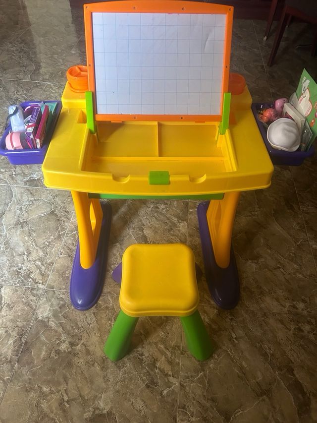 pupitre infantil con pizarra