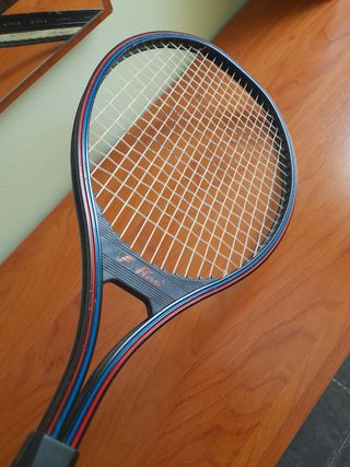 Raqueta tenis con funda