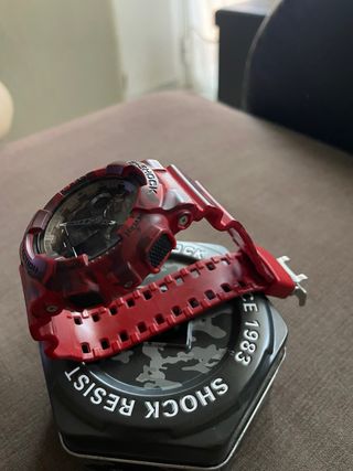 Reloj Casio G-Shock  SERIEGA-100 Camuflaje Rojo