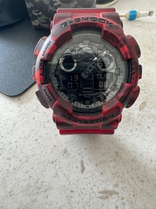 Reloj Casio G-Shock  SERIEGA-100 Camuflaje Rojo