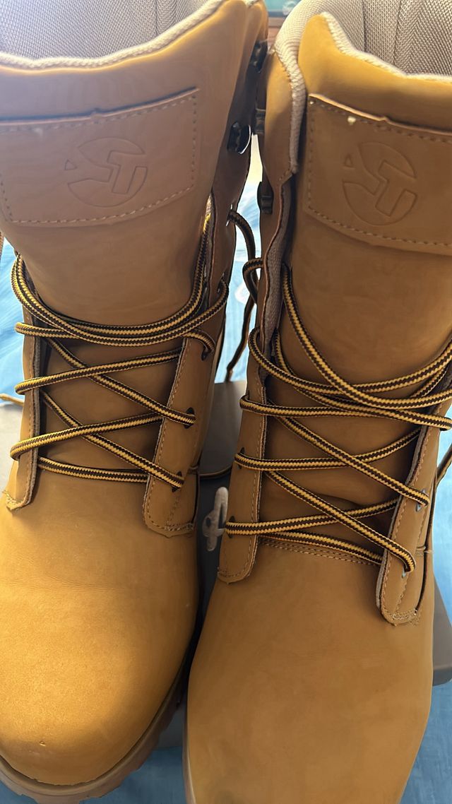 Stivali alti stile timberland