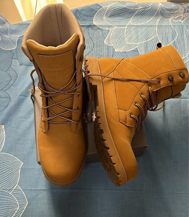 Stivali alti stile timberland