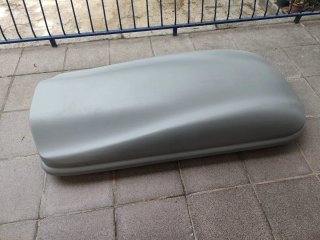Cofre Thule sobre automobil