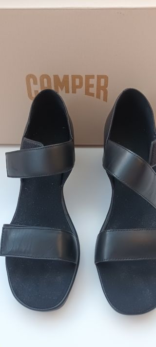 SANDALIAS TACÓN DE PIEL CAMPER