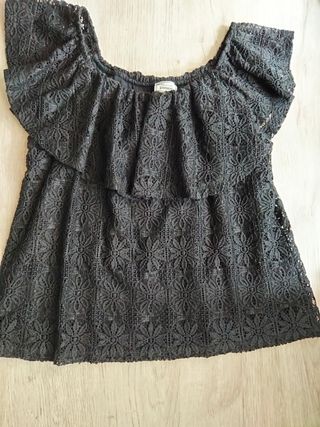 Top calado tipo crochet con volante 