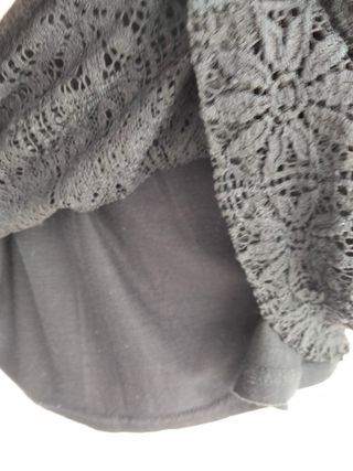 Top calado tipo crochet con volante 