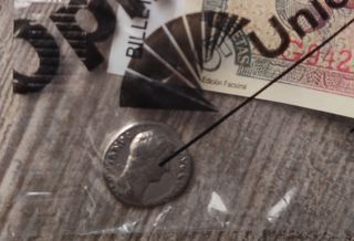 Billetes de 5 y 25 pesetas más moneda