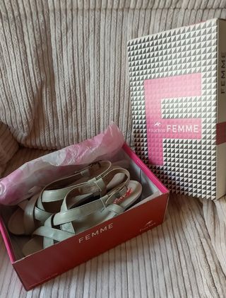 Sandalia de señora en piel