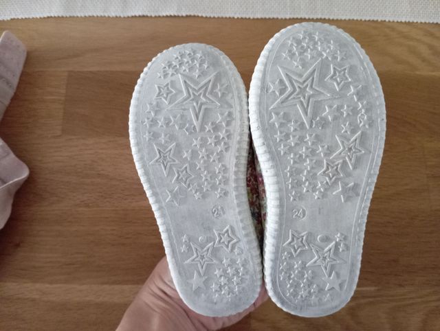 Lonetas niña flores