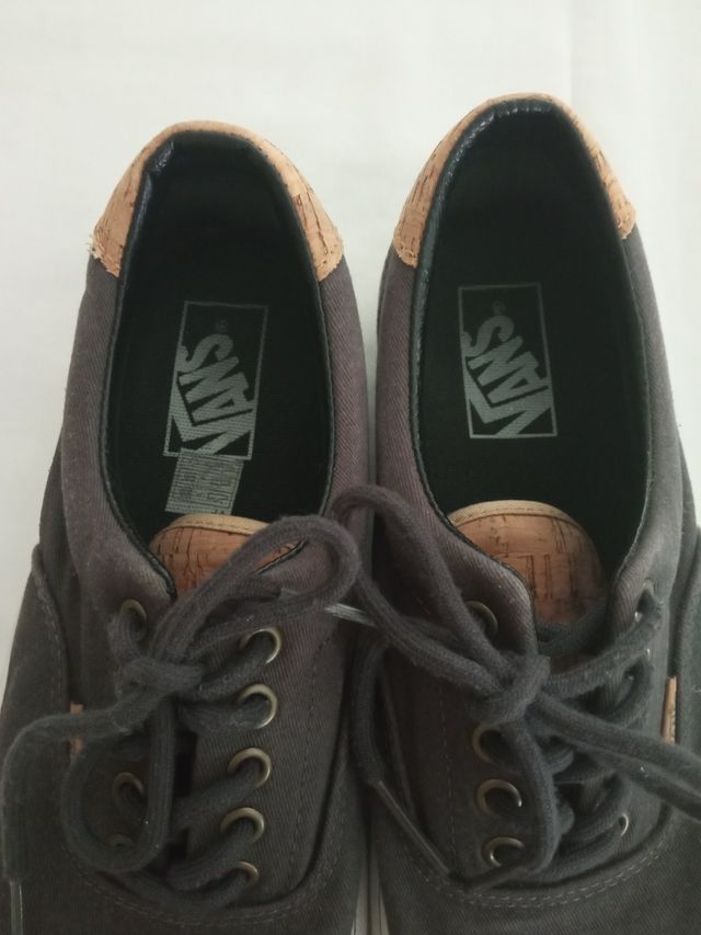 Vans grises
