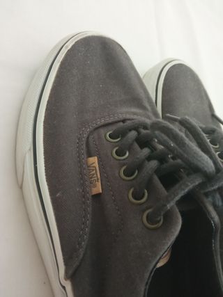 Vans grises