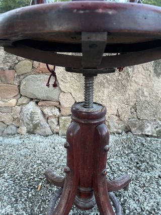 Silla antigua regulable para piano