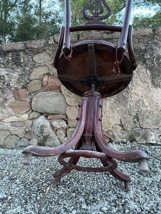 Silla antigua regulable para piano