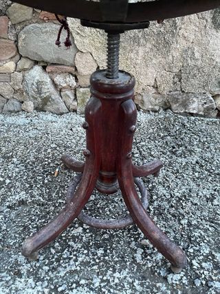 Silla antigua regulable para piano