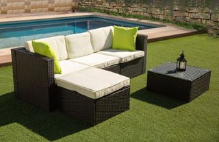 SOFA CHAISE LONGUE DE RATAN + MESA