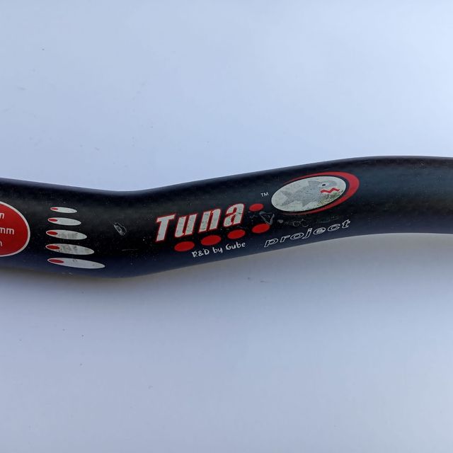 Manillar fibra de carbono.