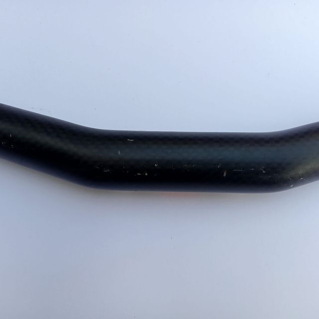 Manillar fibra de carbono.