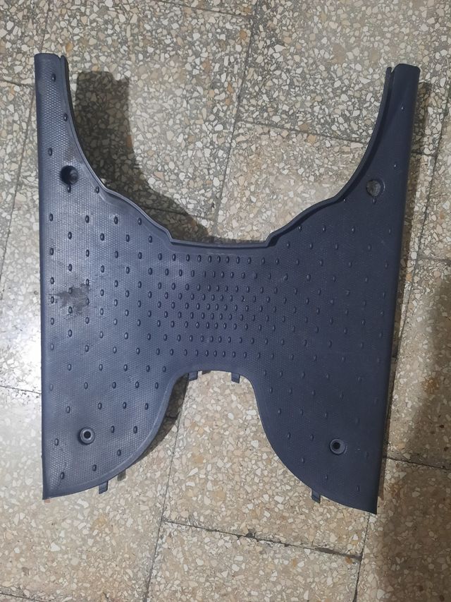 Pedana poggiapiedi scarabeo 100 2009 4T 