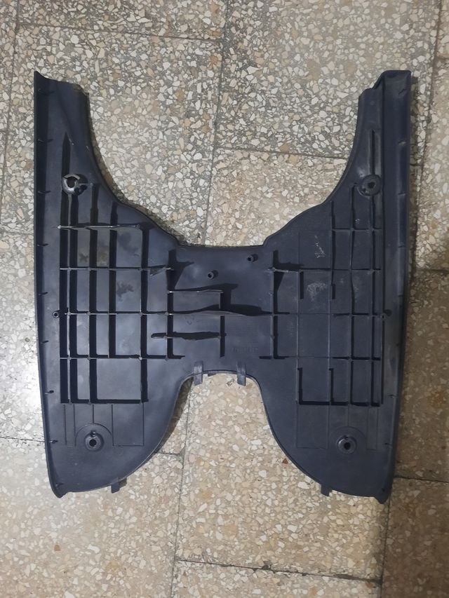 Pedana poggiapiedi scarabeo 100 2009 4T 