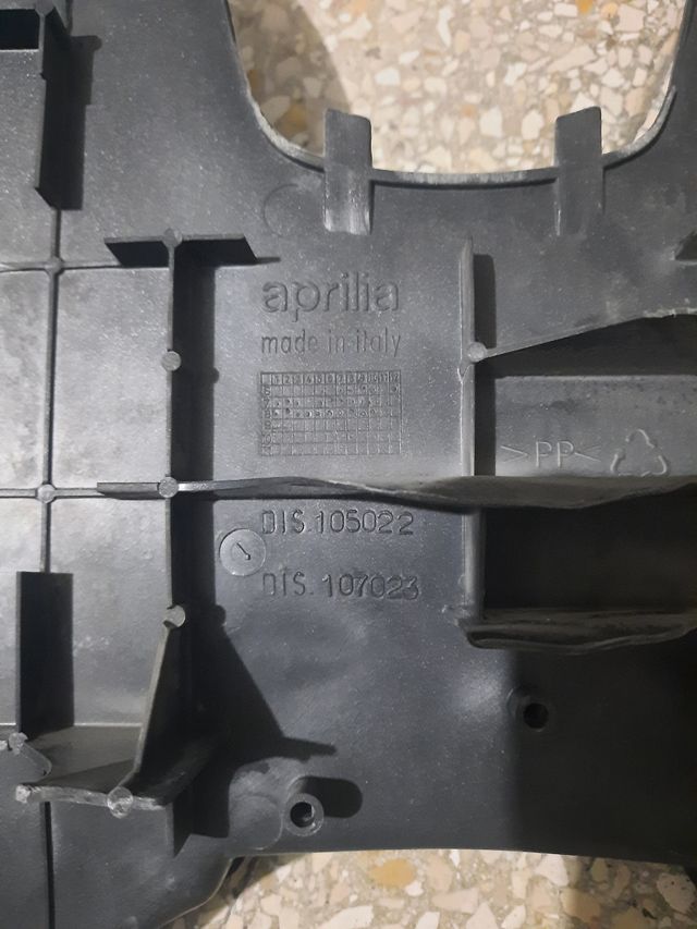 Pedana poggiapiedi scarabeo 100 2009 4T 