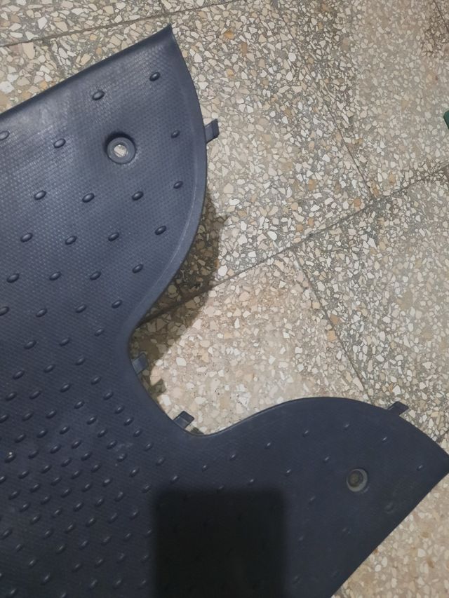 Pedana poggiapiedi scarabeo 100 2009 4T 