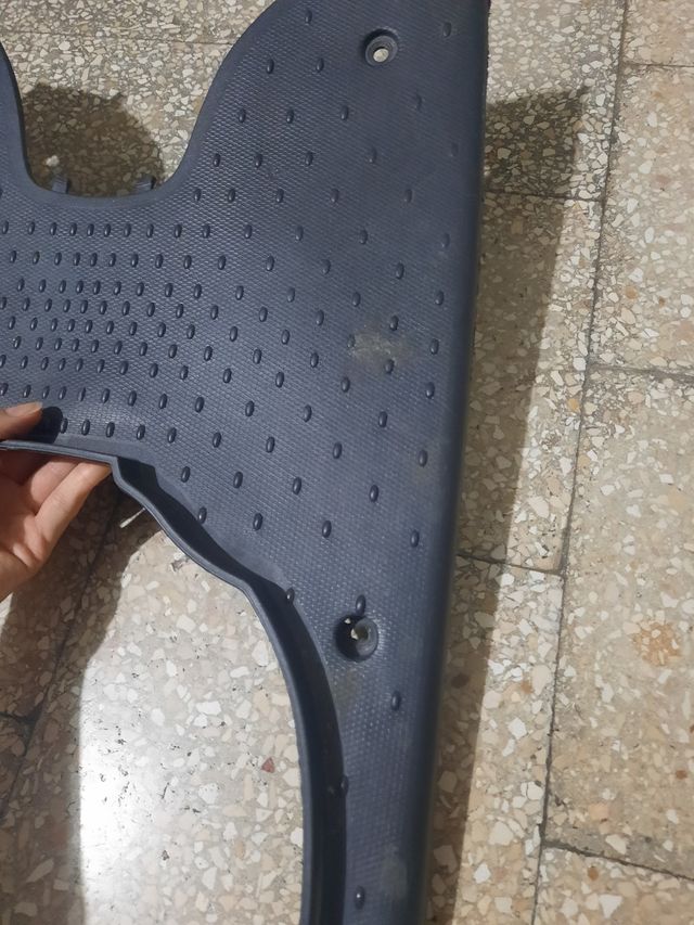 Pedana poggiapiedi scarabeo 100 2009 4T 