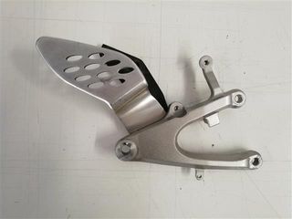 ESTRIBERA DERECHA YAMAHA R1 2006