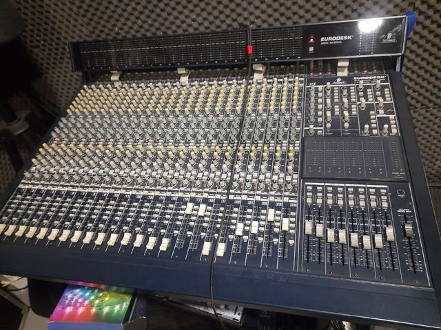 Mesa de mezclas berhinger