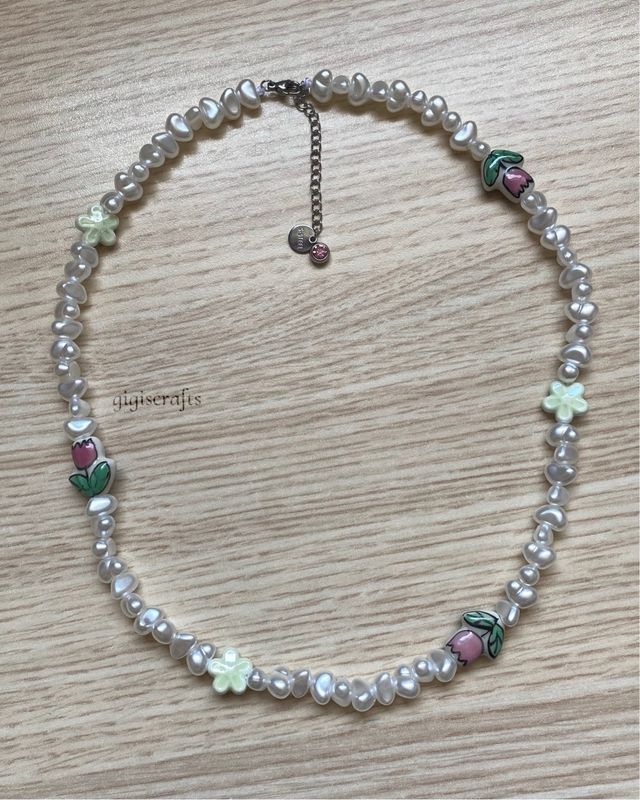 Collar artesanal de perlas y porcelana