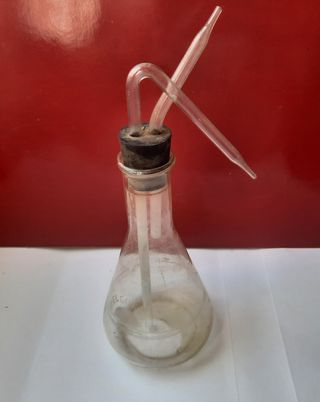 Antiguo matraz de laboratorio