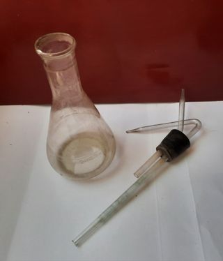 Antiguo matraz de laboratorio