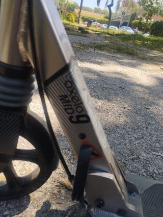 Patinetes, casco y protector para el casco 