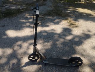 Patinetes, casco y protector para el casco 