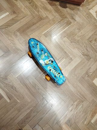 Patinetes, casco y protector para el casco 