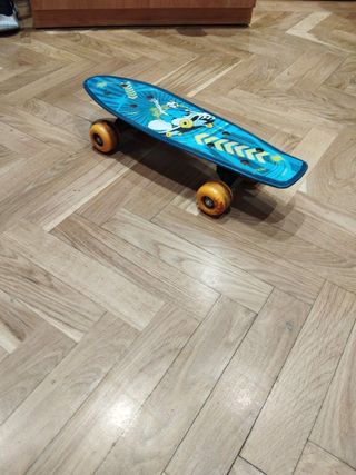 Patinetes, casco y protector para el casco 