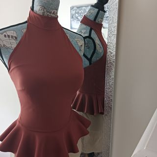 E121- Top elástico con volante