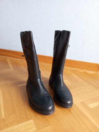 Botas altas piel Yowas española talla 35