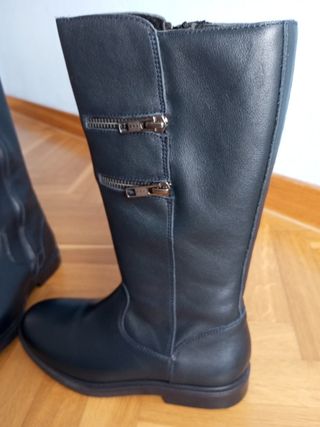 Botas altas piel Yowas española talla 35
